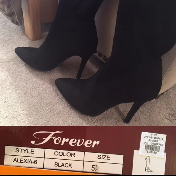 Black Knee High Heel Boots, Size 5 1/2 - Picture 4 of 9